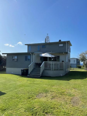 Hosts on the Coast - Reel Escape on Banks, Cooks Beach